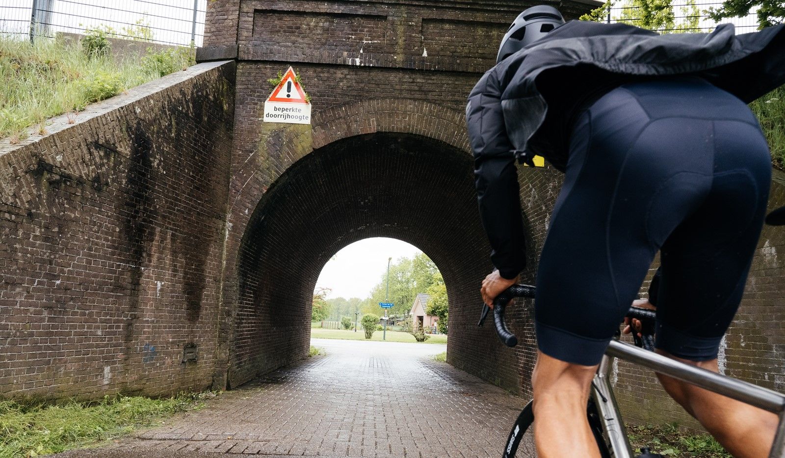 Agu arch road hotsell helmet